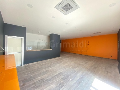 Foto Locale commerciale a Villaricca di 120 m² con 1 locali in affitto