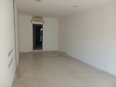 Foto Locale commerciale a Sarzana Centro di 45 m² con 2 locali in vendita