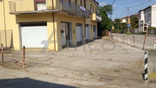 Foto Attività commerciale in Boara Pol. RO, Rovigo Centro Storico