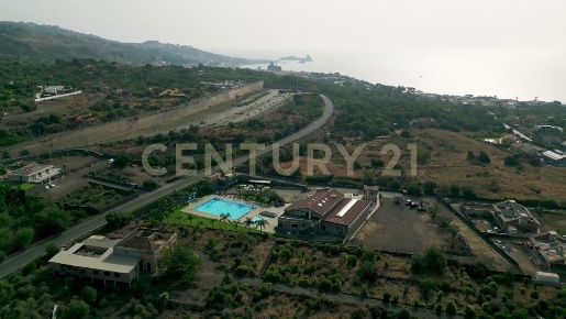 Foto Attività commerciale in Via Napoli sn, Aci Castello Centro di 3500 m²