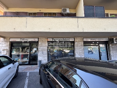 Foto Locale commerciale in Viale Don G. Minzoni 144, Modena di 52 m²