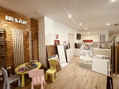 Foto Locale commerciale in corso de stefanis, Genova Marassi di 1364 m²