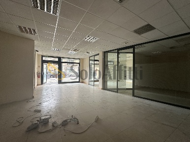 Foto Ufficio a Macerata di 325 m² con 5 locali in affitto