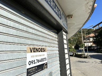 Foto Locale commerciale in Via Ten. Turrisi 126, Gaggi di 418 m² in vendita