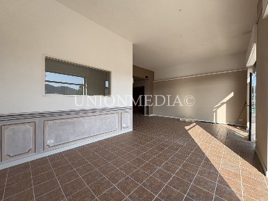 Foto Locale commerciale in Via Aurelia 133, Sarzana Crociata di 160 m²