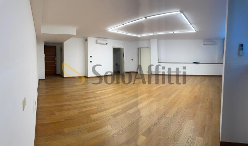 Foto Ufficio in Via Cetteo Ciglia, Pescara Tiburtina di 240 m² con 7 locali