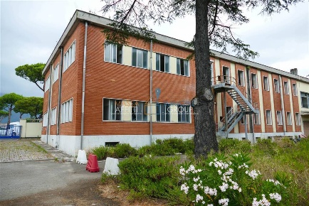 Foto Ufficio in Via degli Oliveti 115, Massa Zona Industriale di 2000 m²