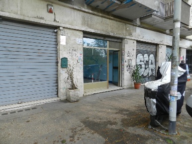 Foto Locale commerciale in Via dei Campi Flegrei  47, Roma Città Giardino
