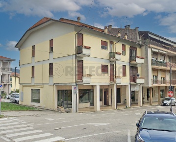 Foto Locale commerciale in Piazza G. Mazzini 26, Trissino Centro di 149 m²