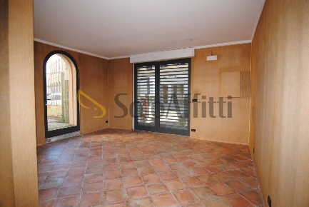 Foto Locale commerciale a Livorno Calzabigi di 50 m² con 2 locali