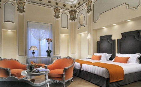 Foto Attività commerciale in Via Vittorio Emanuele II, Lucca di 2300 m²