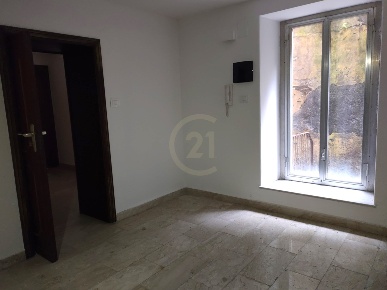 Foto Magazzino a Acireale Centro Storico di 50 m² con 3 locali in affitto