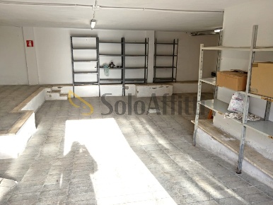 Foto Magazzino in Via Francesco Manfra, Fiumicino Isola Sacra di 80 m²