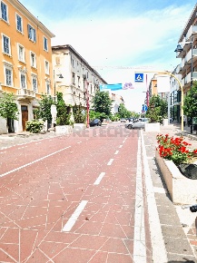 Foto Locale commerciale a Pescara Stazione Centrale - Corso Vittorio