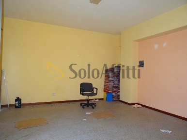 Foto Locale commerciale a Senigallia Borgo Molino, Portone di 35 m²