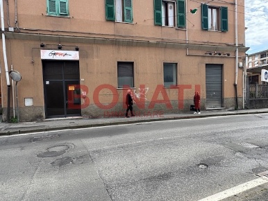 Foto Locale commerciale a La Spezia Migliarina di 176 m² con 3 locali