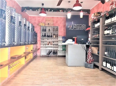 Foto Locale commerciale in VIA IMPERATORE ADRIANO, Tivoli di 25 m²