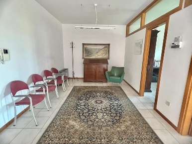 Foto Ufficio a Cesena Centro Urbano di 90 m² con 3 locali in vendita