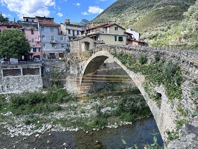 Foto Ufficio in piazza cavour, Badalucco Centro di 40 m² con 2 locali