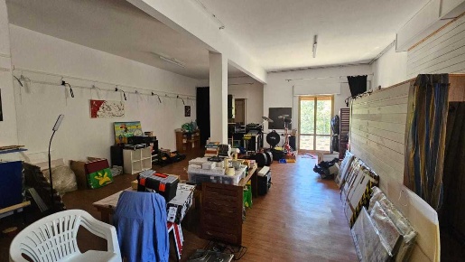 Foto Magazzino a Avegno Arbora di 95 m² con 1 locali in affitto