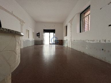 Foto Locale commerciale a Catanzaro Centro Storico di 250 m² con 3 locali