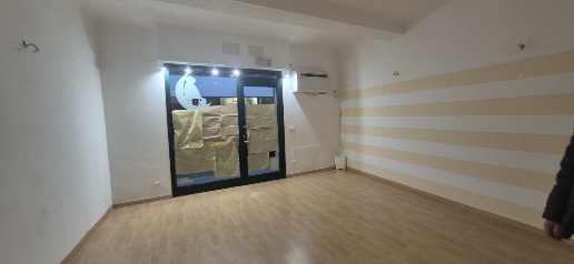 Foto Locale commerciale a Modena di 40 m² con 1 locali in affitto