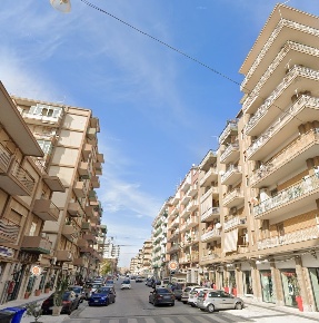 Foto Locale commerciale a Siracusa di 48 m² con 1 locali in vendita