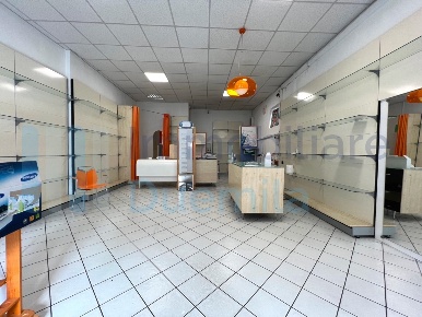 Foto Locale commerciale a Bologna Borgo Panigale di 60 m² con 1 locali