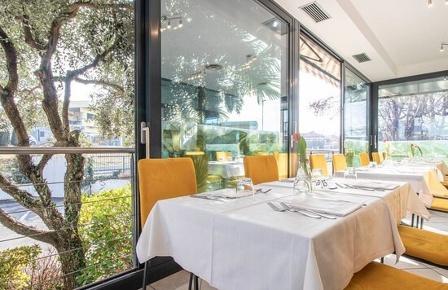 Foto Locale commerciale in Via Cantù 27/A, Cucciago di 275 m² con 10 locali