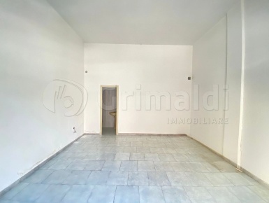 Foto Locale commerciale a Sant'Antimo di 30 m² con 2 locali in affitto