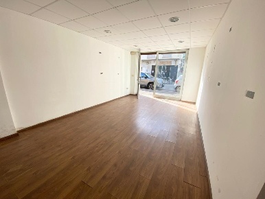 Foto Locale commerciale in Via Luigi Cadorna 48, Pescara di 123 m²
