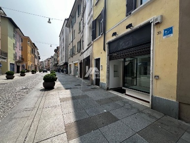 Foto Locale commerciale in corso garibaldi, Brescia Loggia - Garibaldi
