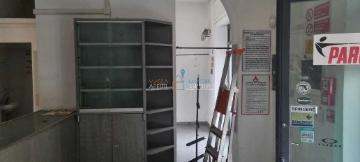 Foto Locale commerciale in Via Farini 2/A, Carrara Avenza di 55 m²