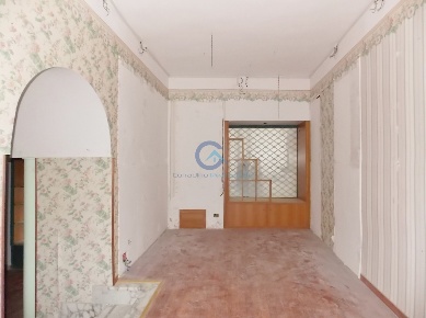 Foto Locale commerciale a Catanzaro Centro Storico di 40 m² con 2 locali