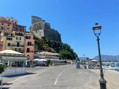 Foto Locale commerciale in Via Giuseppe Mazzini 20, Lerici Lerici Paese