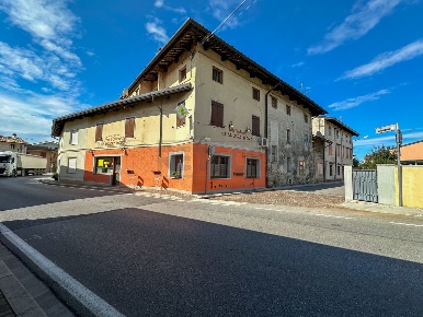 Foto Attività commerciale in VIA RISANO 5, Mortegliano Lavariano di 131 m²