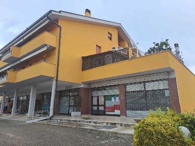 Foto Locale commerciale a Amelia Centro di 150 m² con 2 locali in vendita