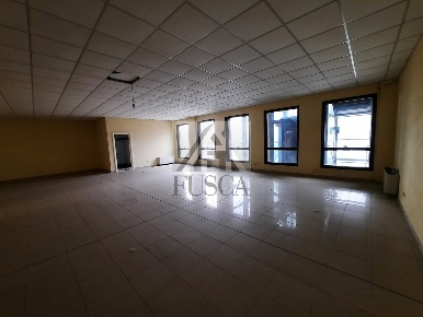 Foto Ufficio in Via per Corte Ceccotti, Lucca di 120 m² con 1 locali