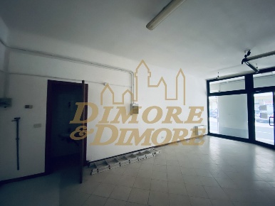 Foto Locale commerciale in Via Giuseppe Mazzini 95, Omegna Centro di 50 m²
