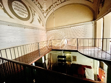 Foto Locale commerciale a Camaiore di 175 m² con 3 locali in affitto