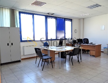 Foto Ufficio a Montemarciano di 210 m² con 6 locali in affitto