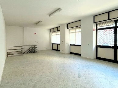 Foto Locale commerciale a Sassari Monte Rosello di 140 m² con 4 locali