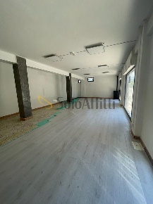 Foto Locale commerciale a Frosinone Madonna Della Neve di 95 m² in affitto