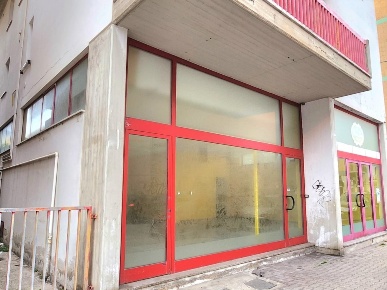 Foto Locale commerciale a San Benedetto del Tronto Porto d'Ascoli di 160 m²