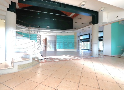 Foto Locale commerciale a Brendola in affitto