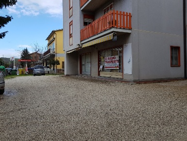 Foto Locale commerciale in Via Ponte Nestore, Marsciano di 200 m²