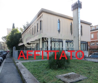 Foto Ufficio in VIALE DEL POGGIO FIORITO, Roma Eur di 220 m² con 13 locali