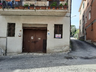 Foto Magazzino in Corso Umberto I, Morlupo Centro di 120 m² con 2 locali