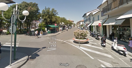 Foto Attività commerciale in Via G. Carducci 17, Forte dei Marmi Centro