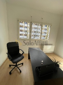 Foto Ufficio a Frosinone Centro di 10 m² con 3 locali in affitto